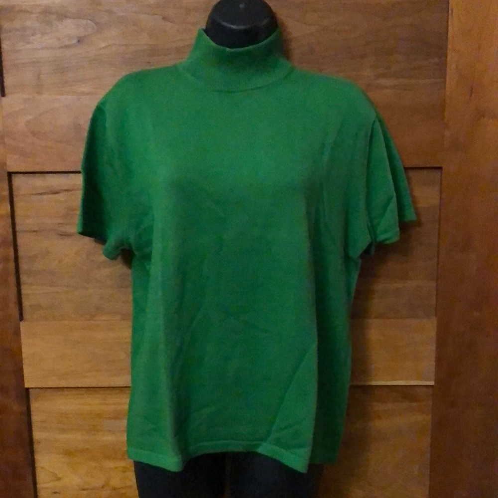 Short sleeve sweater